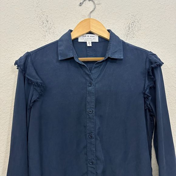 ANTHROPOLOGIE CLOTH & STONE L/S Frayed Ruffle Button Down Shirt in Navy - Picture 3 of 10